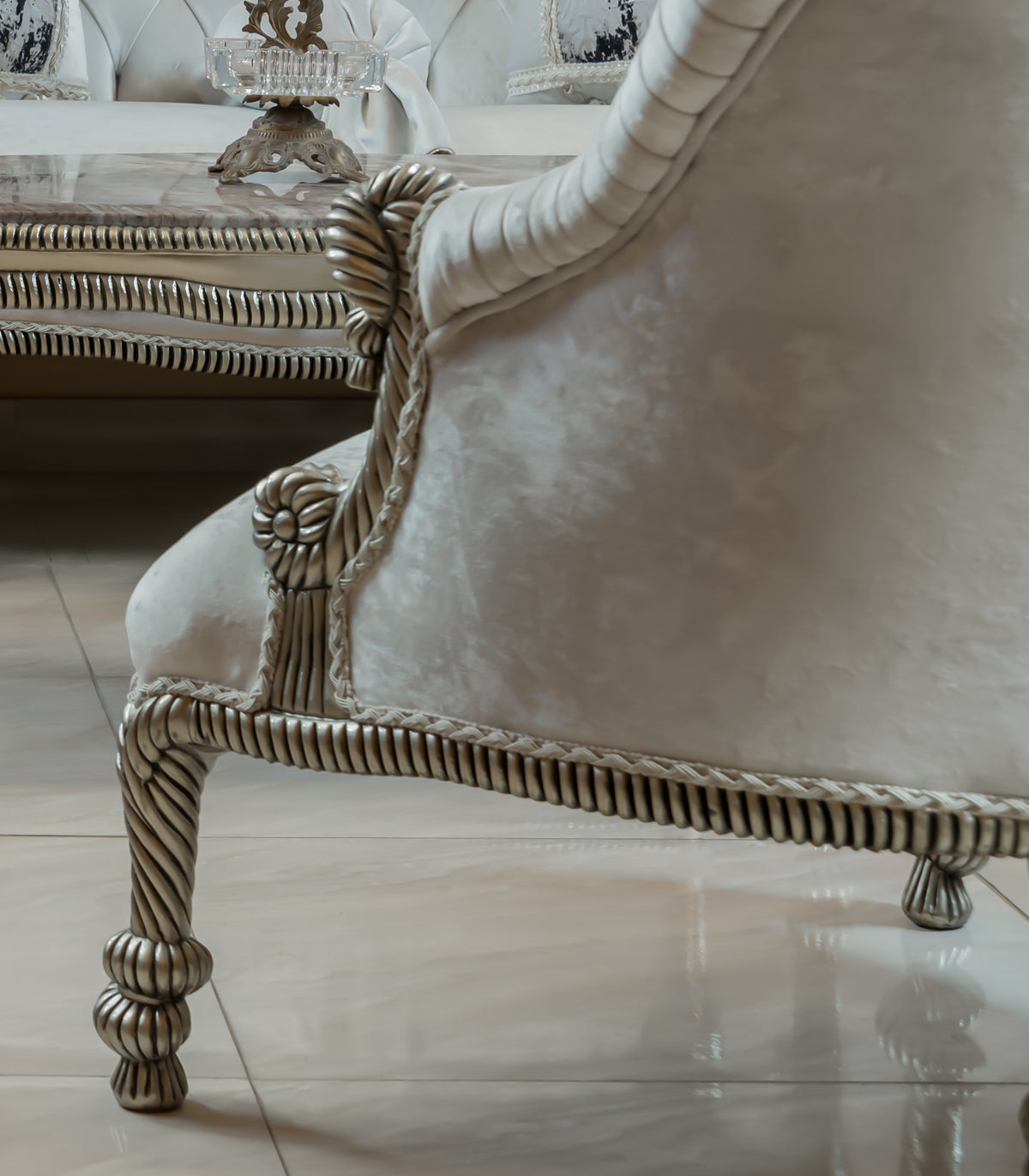 Lustro Royale Sofa