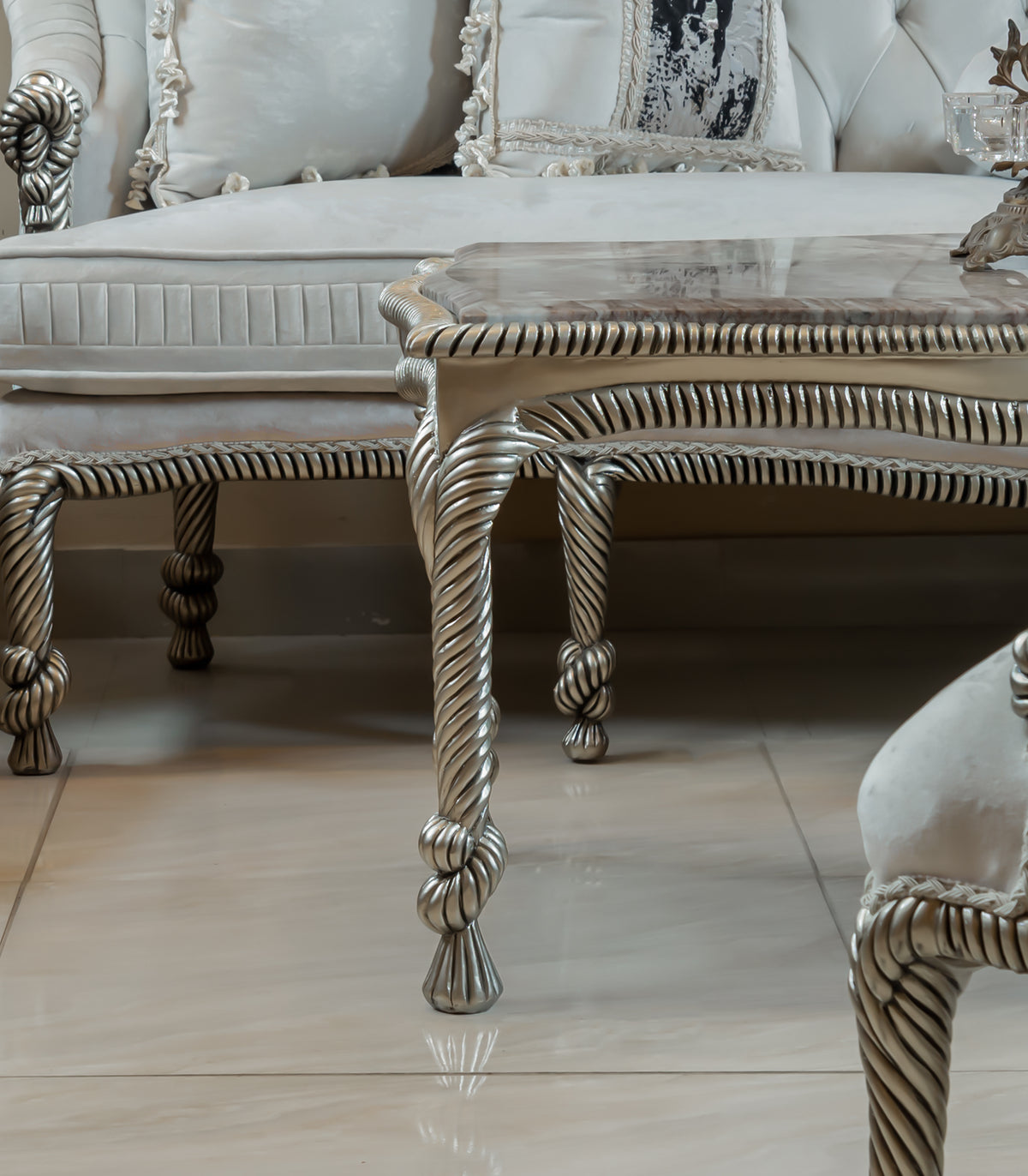 Lustro Royale Sofa