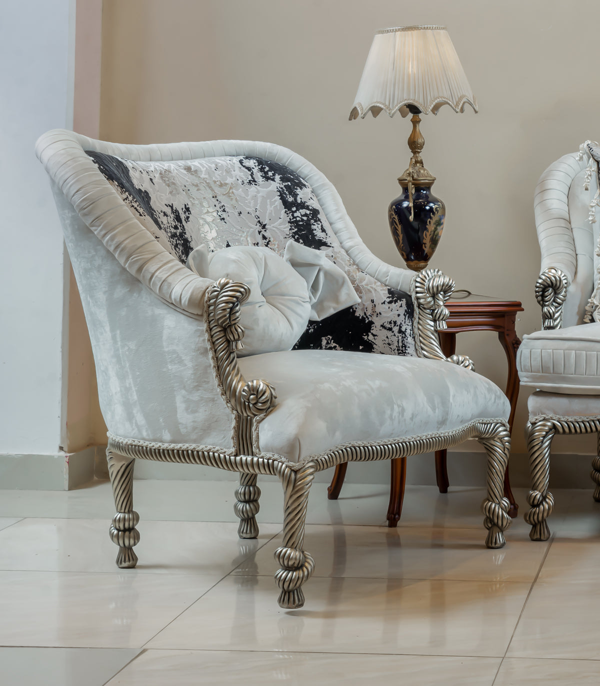 Lustro Royale Sofa