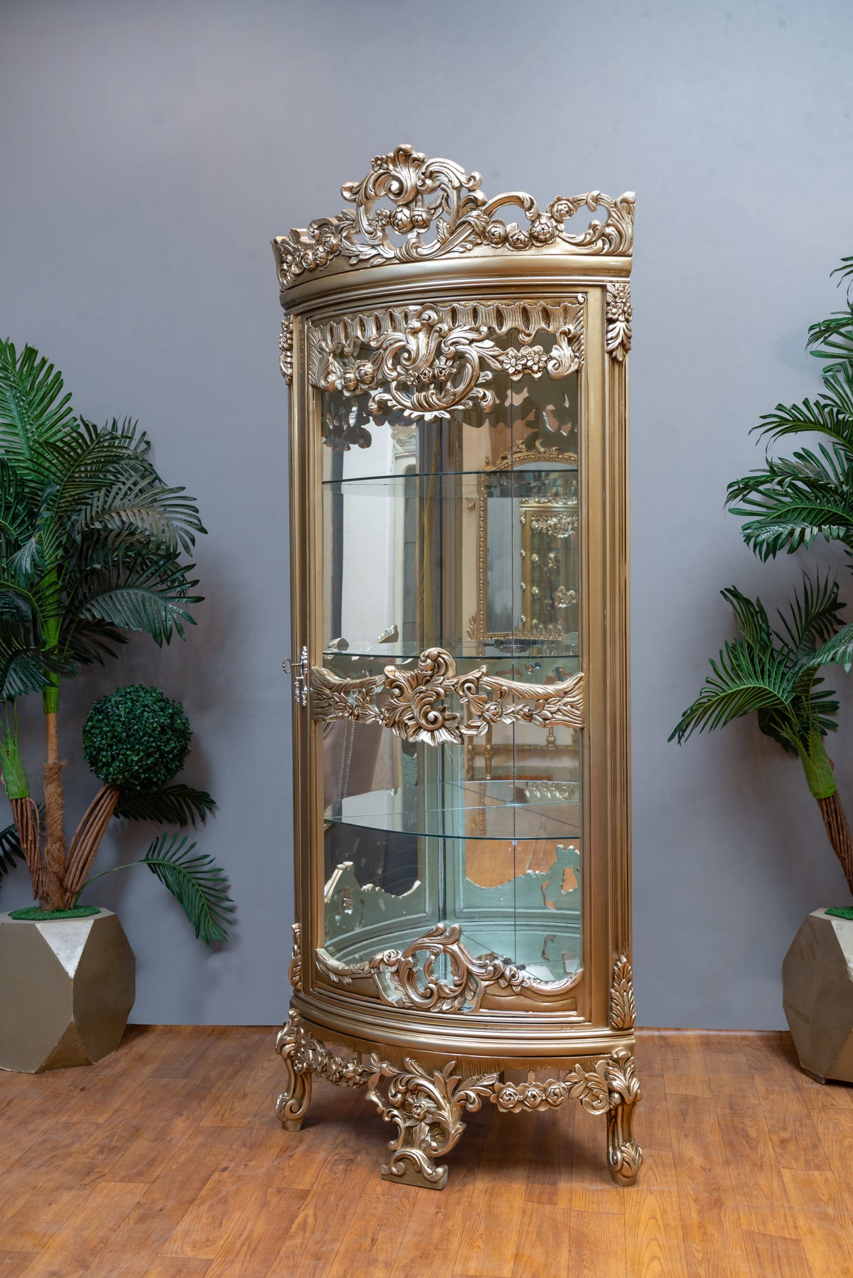 Royal Antique Vitrine