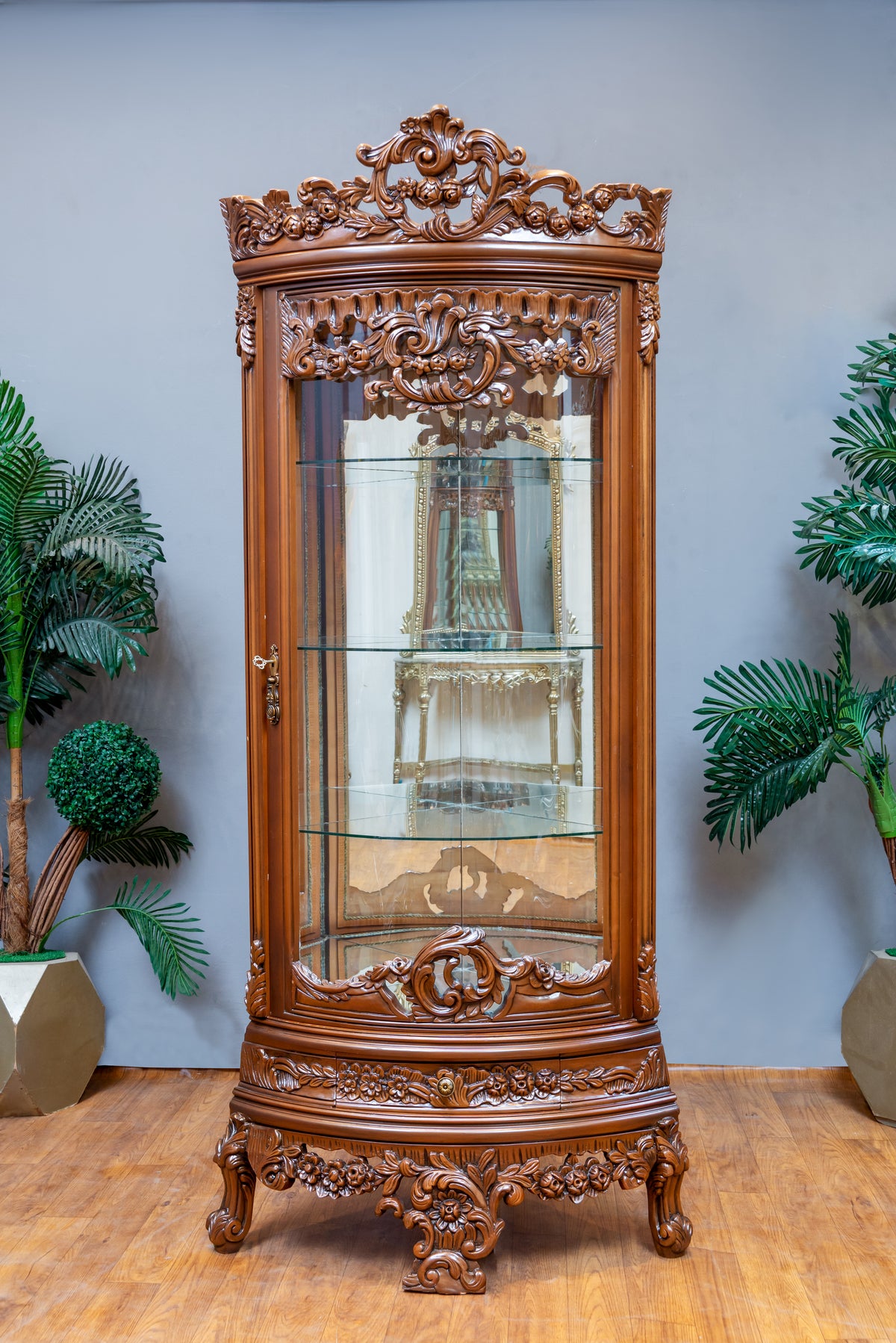 Royal Chestnut Vitrine