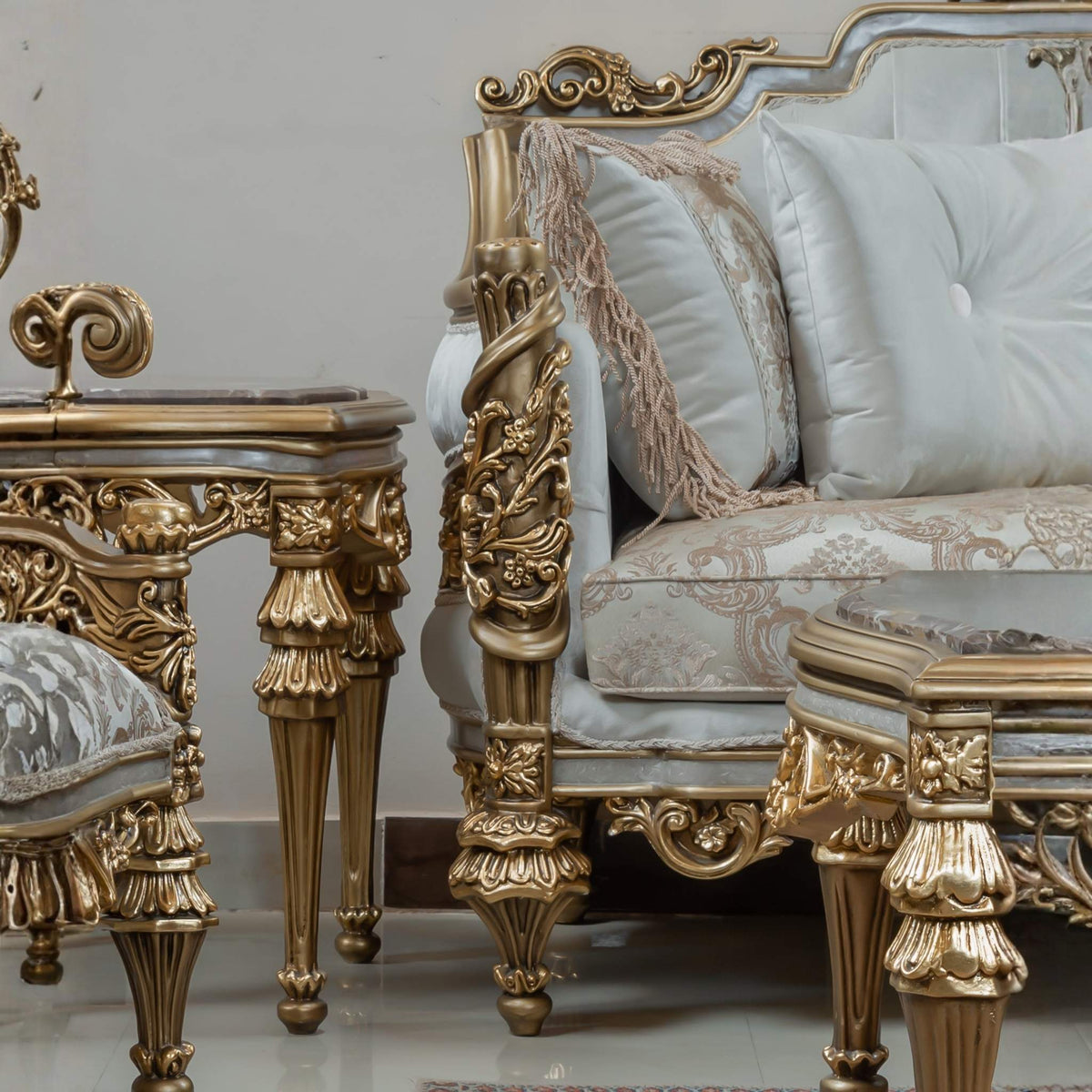 Lustro Majestic Sofa
